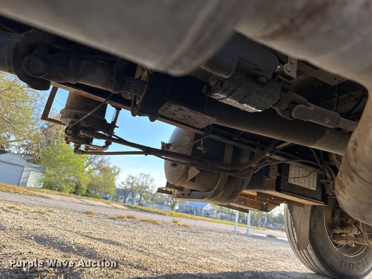 image for item FB7135 2001 International 4700 dump truck