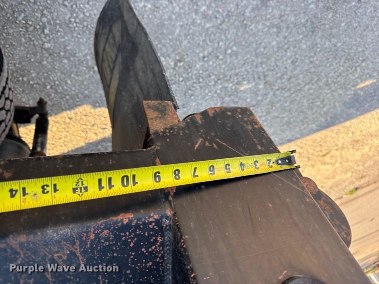 image for item FB7135 2001 International 4700 dump truck