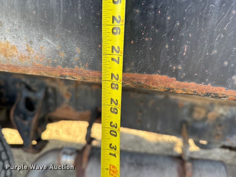 image for item FB7135 2001 International 4700 dump truck