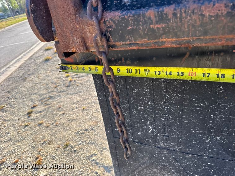 image for item FB7135 2001 International 4700 dump truck