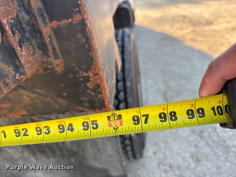 image for item FB7135 2001 International 4700 dump truck