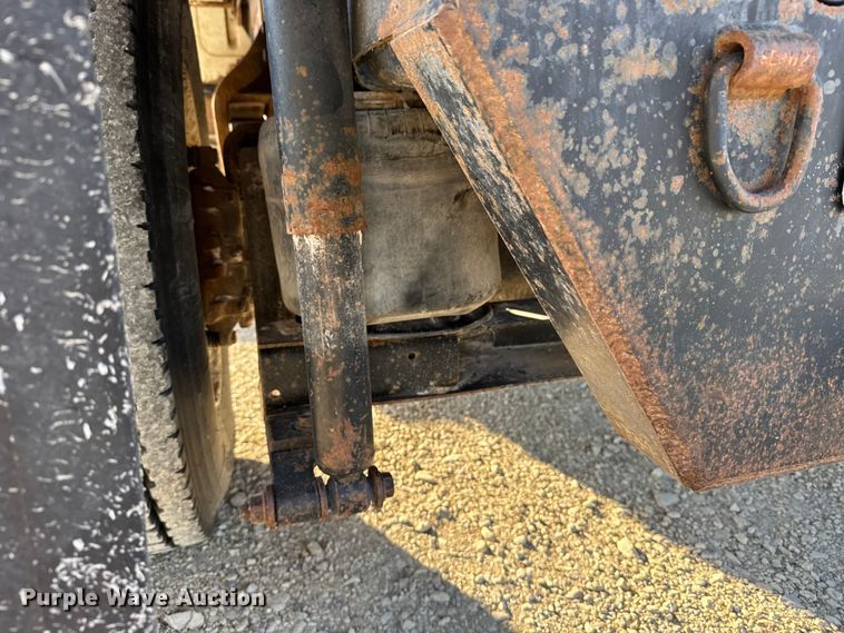 image for item FB7135 2001 International 4700 dump truck