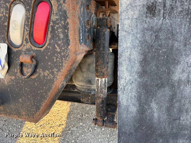 image for item FB7135 2001 International 4700 dump truck