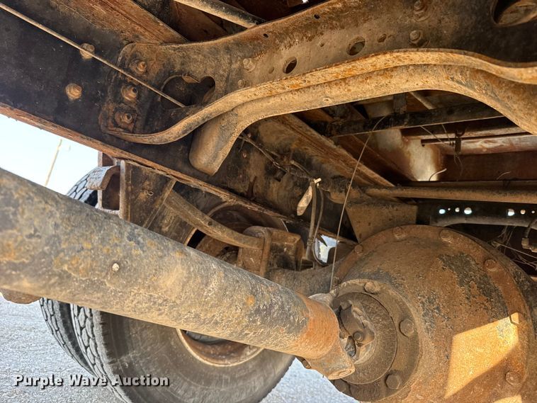 image for item FB7135 2001 International 4700 dump truck