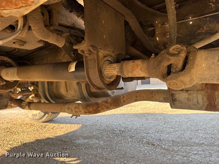 image for item FB7135 2001 International 4700 dump truck