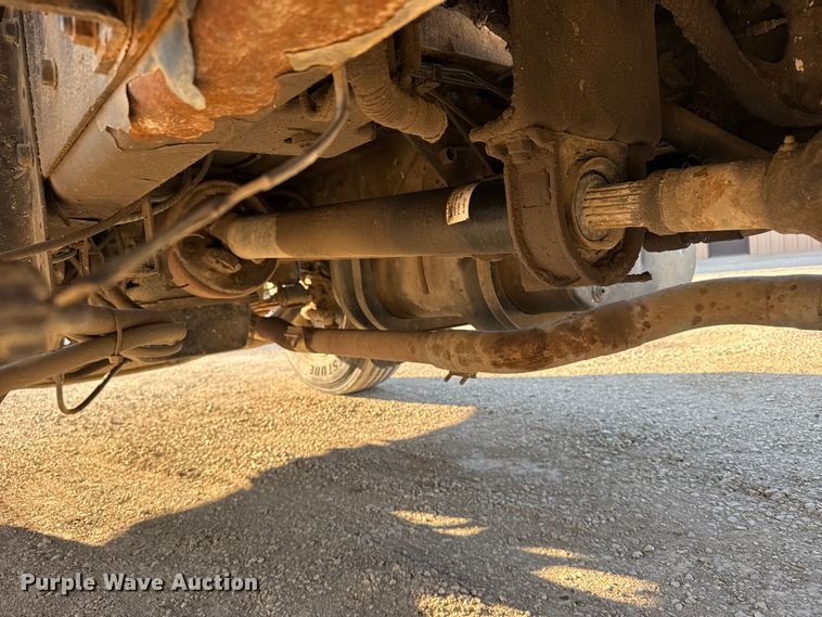 image for item FB7135 2001 International 4700 dump truck