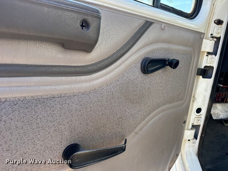 image for item FB7135 2001 International 4700 dump truck