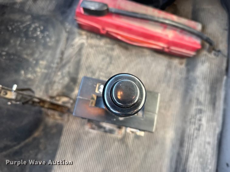 image for item FB7135 2001 International 4700 dump truck