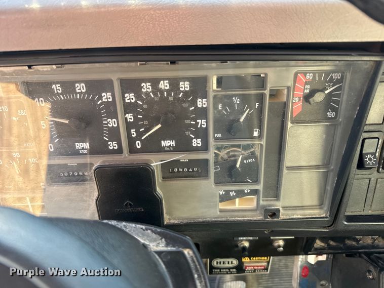 image for item FB7135 2001 International 4700 dump truck