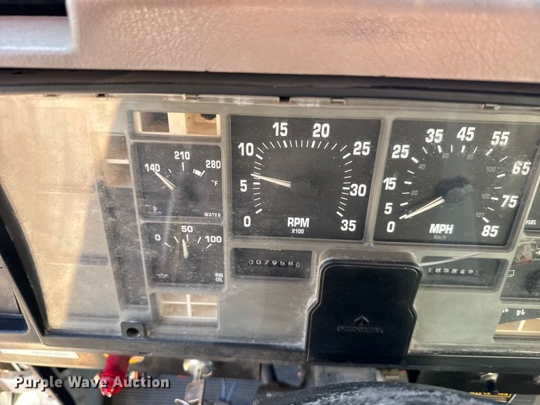 image for item FB7135 2001 International 4700 dump truck