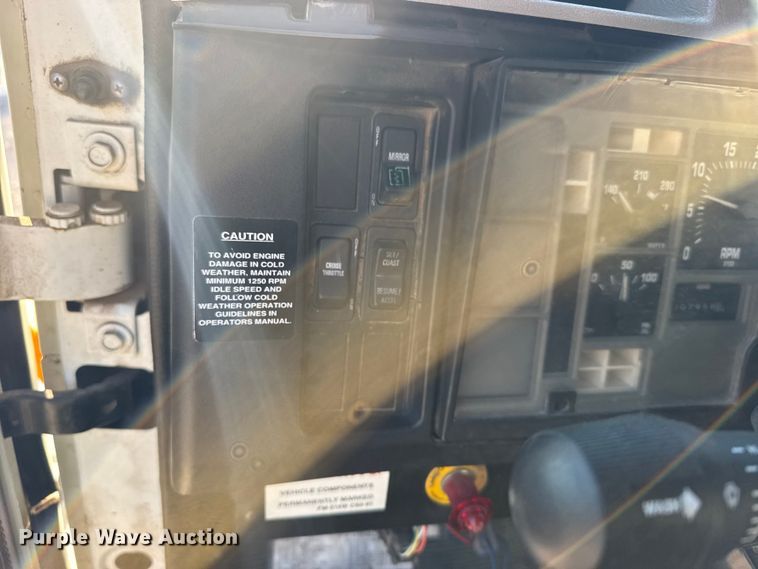 image for item FB7135 2001 International 4700 dump truck