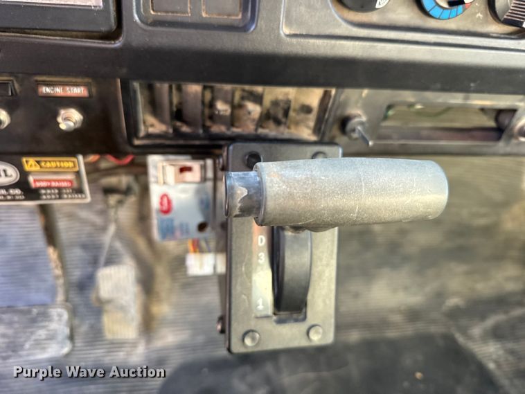 image for item FB7135 2001 International 4700 dump truck