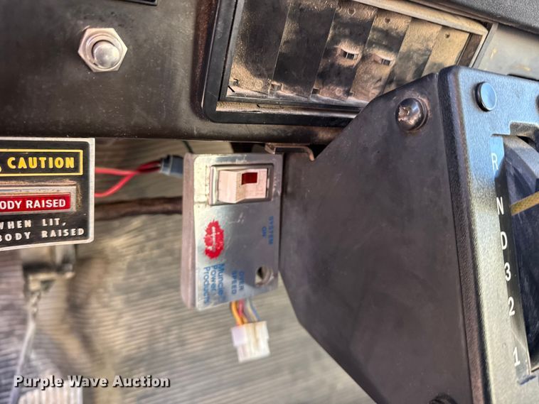 image for item FB7135 2001 International 4700 dump truck