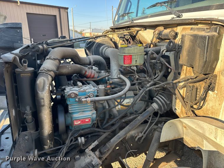 image for item FB7135 2001 International 4700 dump truck