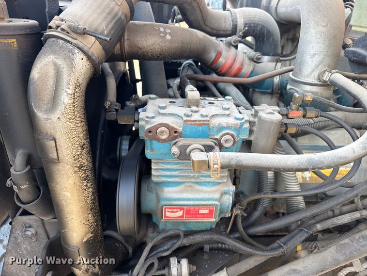 image for item FB7135 2001 International 4700 dump truck