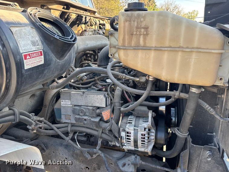 image for item FB7135 2001 International 4700 dump truck