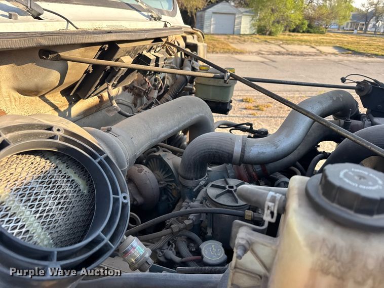 image for item FB7135 2001 International 4700 dump truck