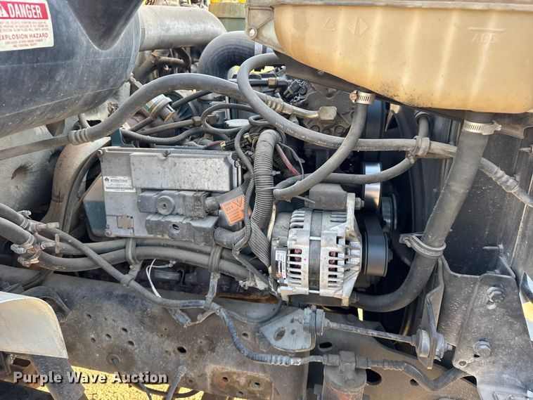 image for item FB7135 2001 International 4700 dump truck