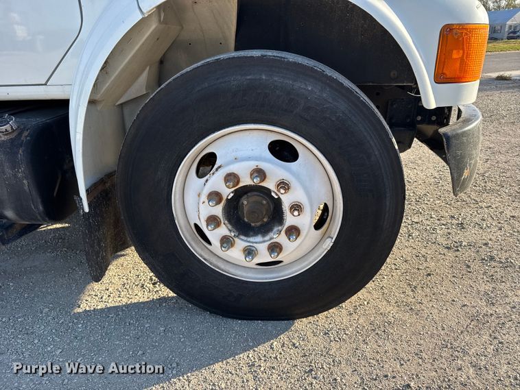 image for item FB7135 2001 International 4700 dump truck