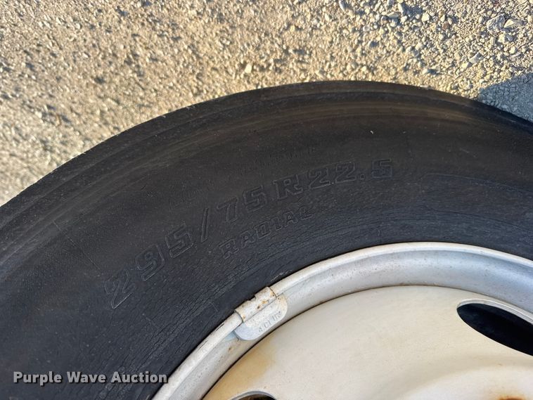 image for item FB7135 2001 International 4700 dump truck