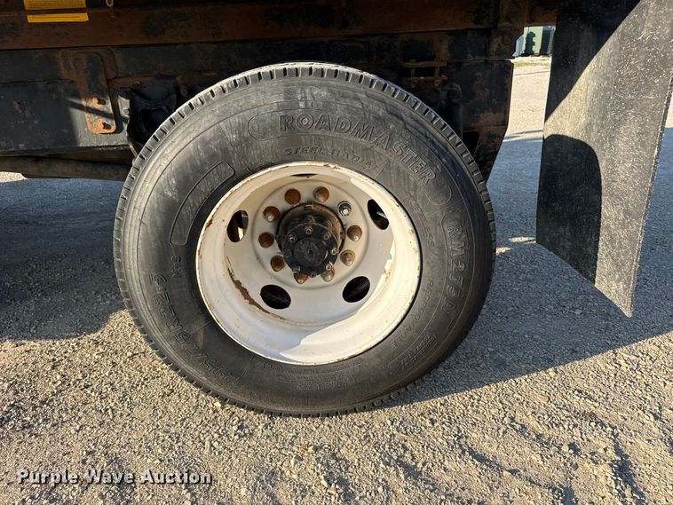 image for item FB7135 2001 International 4700 dump truck