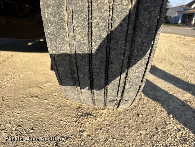 image for item FB7135 2001 International 4700 dump truck