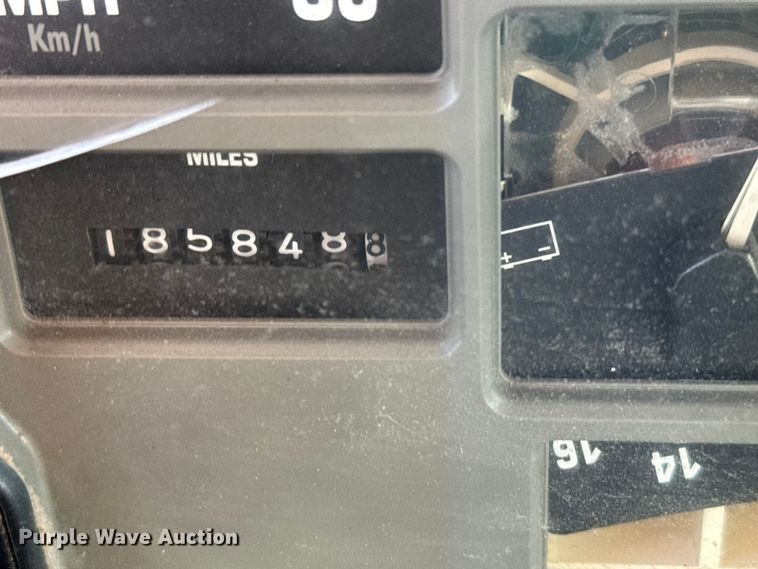 image for item FB7135 2001 International 4700 dump truck