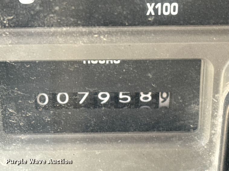 image for item FB7135 2001 International 4700 dump truck