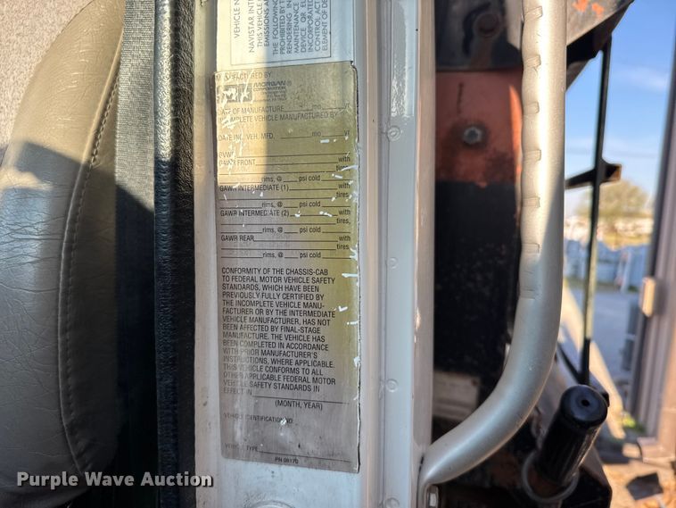 image for item FB7135 2001 International 4700 dump truck