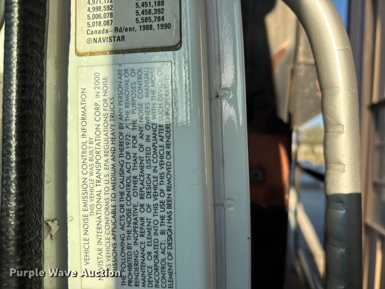 image for item FB7135 2001 International 4700 dump truck