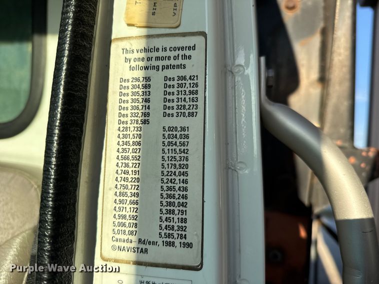 image for item FB7135 2001 International 4700 dump truck