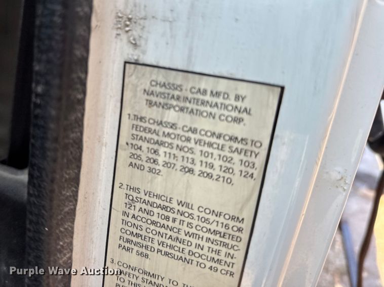 image for item FB7135 2001 International 4700 dump truck