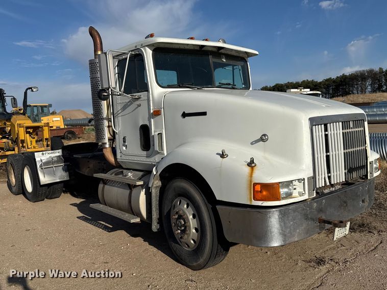 image for item FB7148 1994 International 9400 semi truck