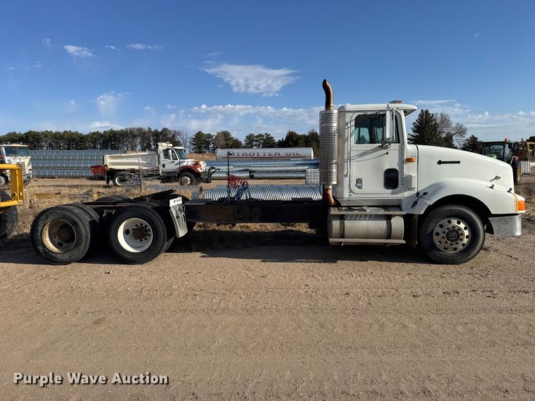 image for item FB7148 1994 International 9400 semi truck