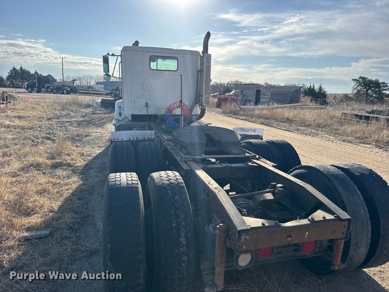 image for item FB7148 1994 International 9400 semi truck