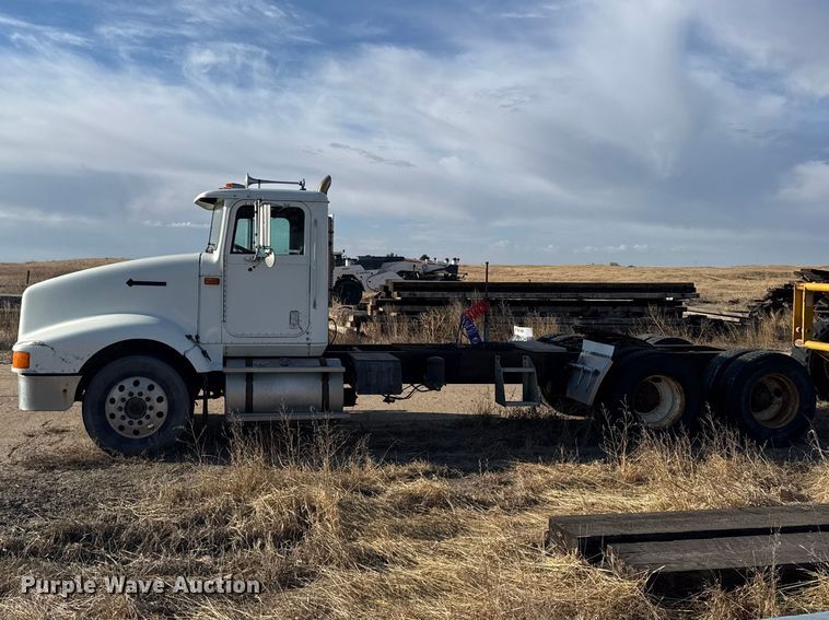 image for item FB7148 1994 International 9400 semi truck