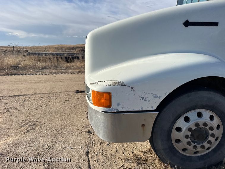 image for item FB7148 1994 International 9400 semi truck