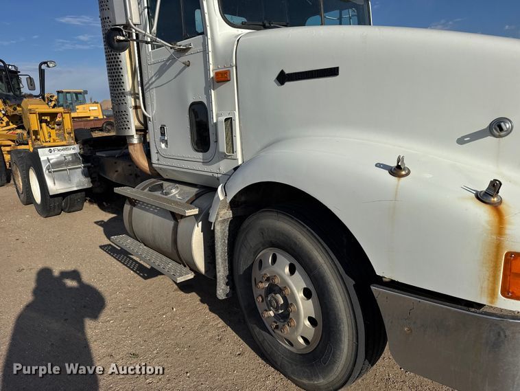 image for item FB7148 1994 International 9400 semi truck