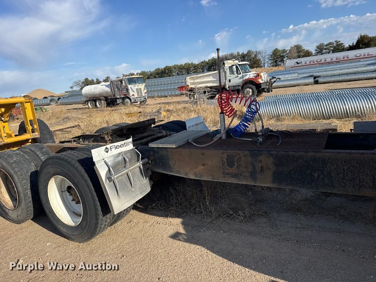image for item FB7148 1994 International 9400 semi truck