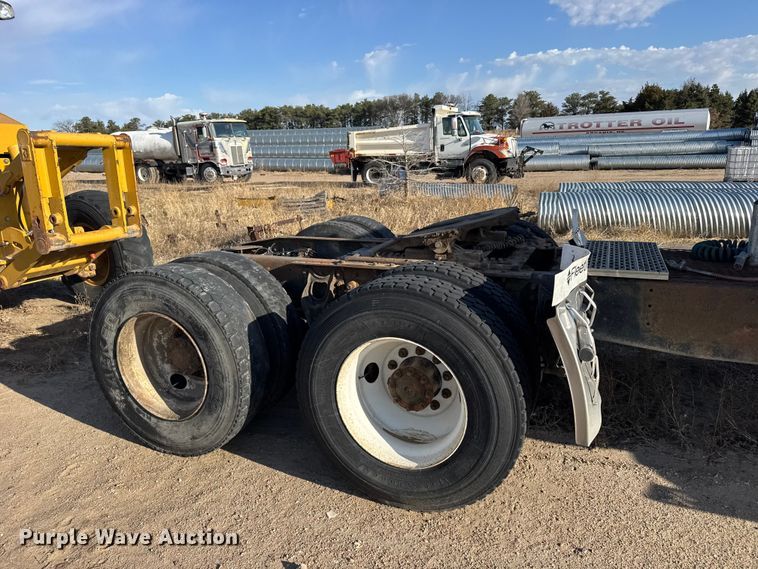 image for item FB7148 1994 International 9400 semi truck
