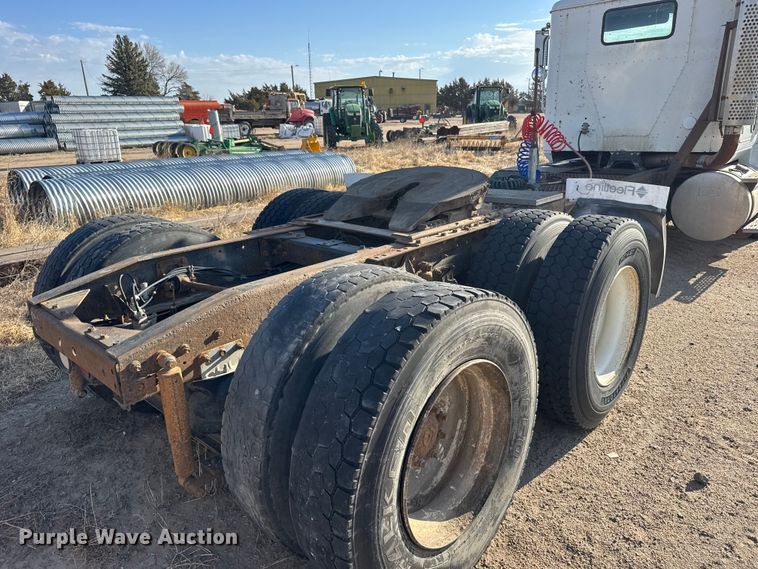 image for item FB7148 1994 International 9400 semi truck