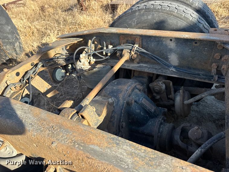 image for item FB7148 1994 International 9400 semi truck