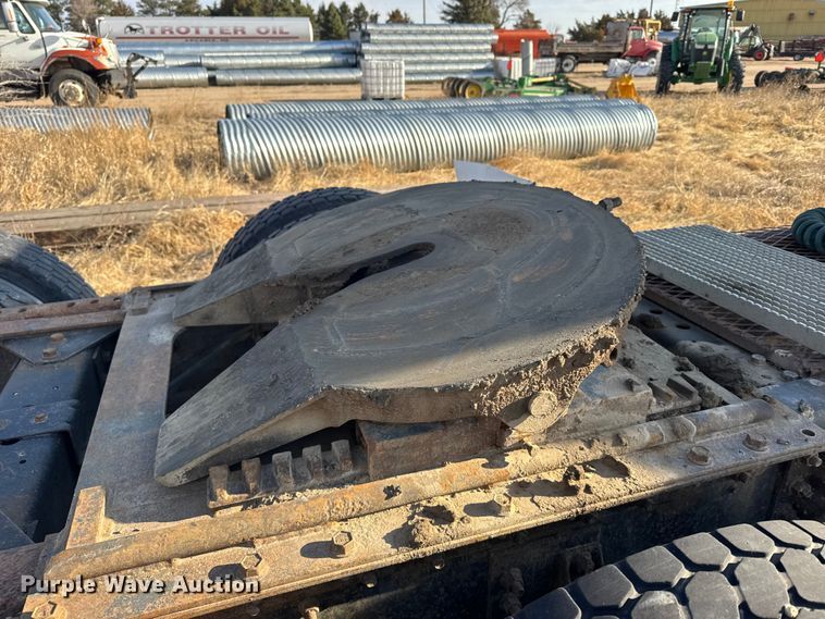 image for item FB7148 1994 International 9400 semi truck