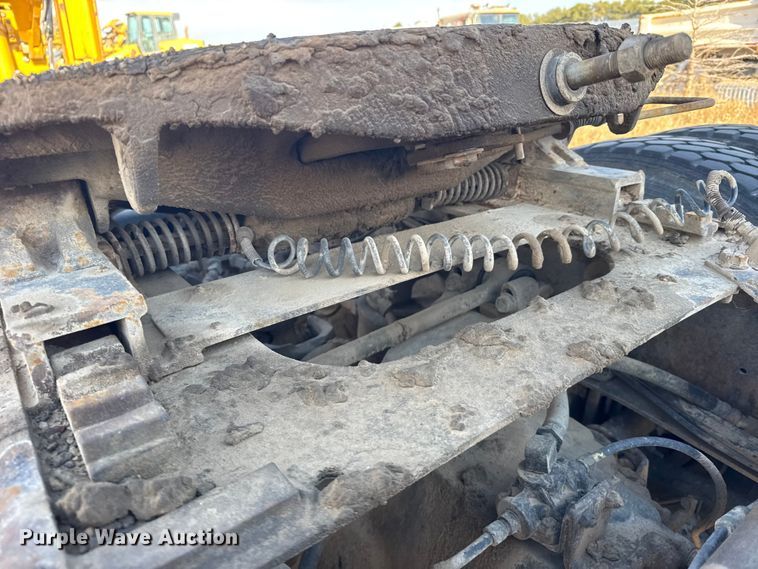 image for item FB7148 1994 International 9400 semi truck