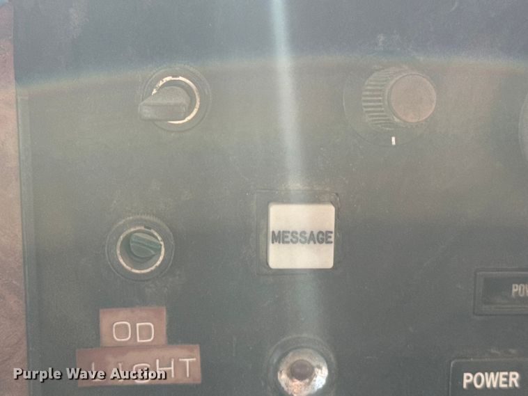 image for item FB7148 1994 International 9400 semi truck