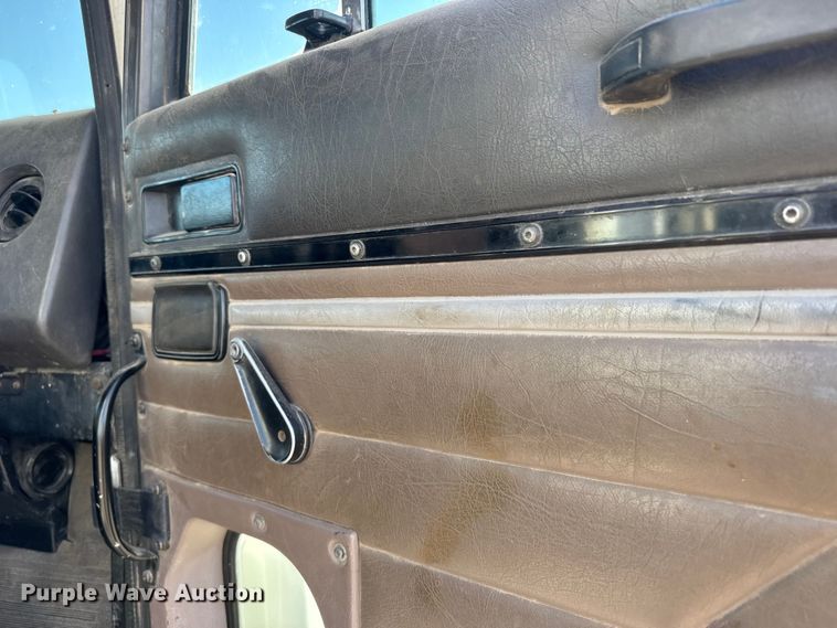 image for item FB7148 1994 International 9400 semi truck
