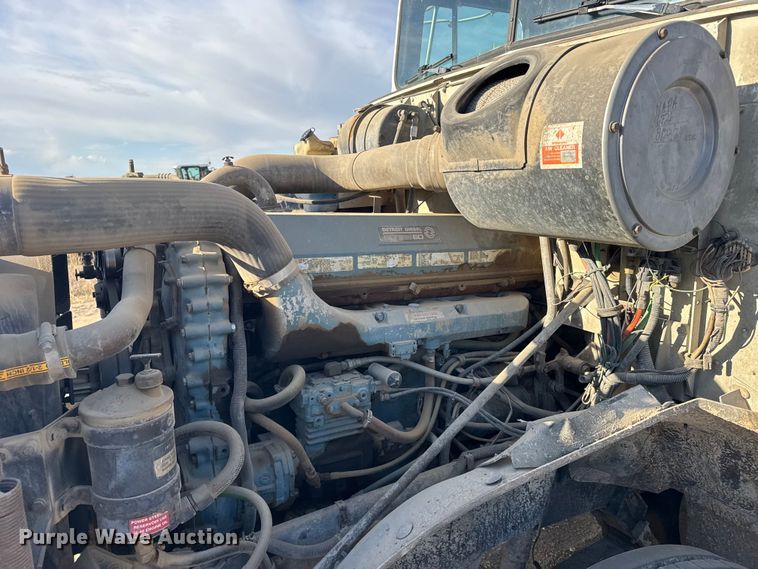 image for item FB7148 1994 International 9400 semi truck