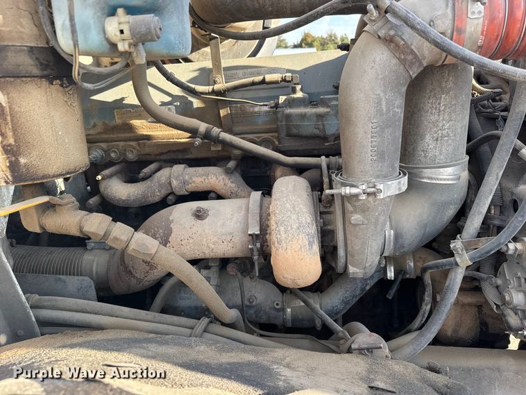 image for item FB7148 1994 International 9400 semi truck