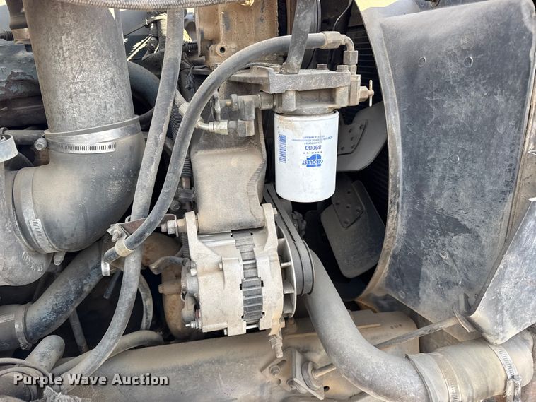 image for item FB7148 1994 International 9400 semi truck