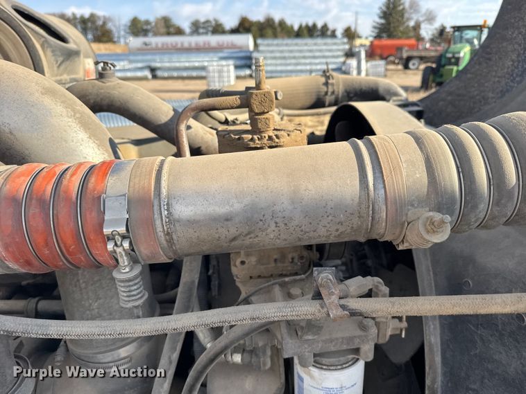 image for item FB7148 1994 International 9400 semi truck
